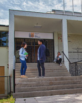 Salas y laboratorios
