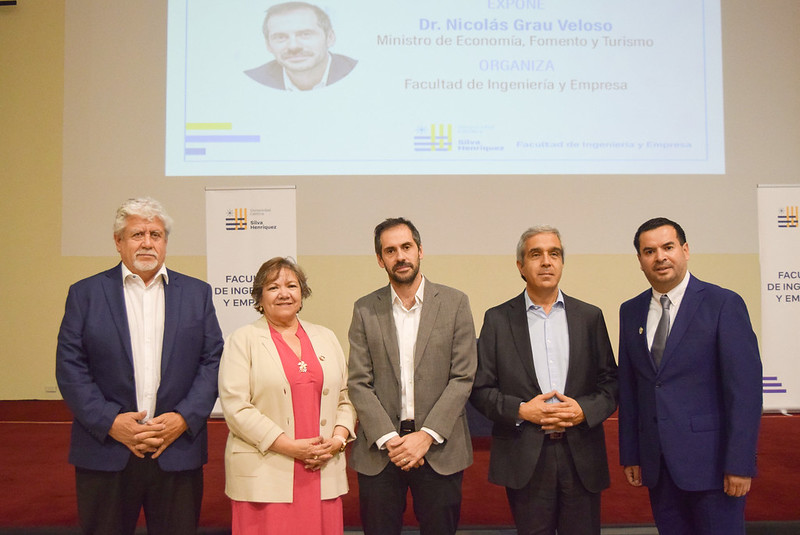 Ministro de Economía Charla Magistral sobre desarrollo productivo sostenible