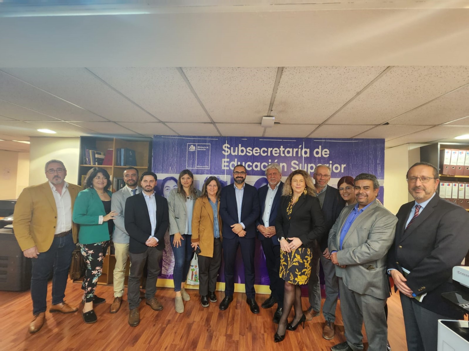 El decano de la Facultad de Educación de la Universidad Católica Silva Henríquez Dr. Luis Valenzuela Contreras, participó junto a los y las decanas de universidades privadas en una reunión con el subsecretario de educación superior Victor Orellana Calderón.