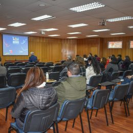Docente de la Facultad de Educación UCSH participan en conferencia de la Dirección de Educación Pública