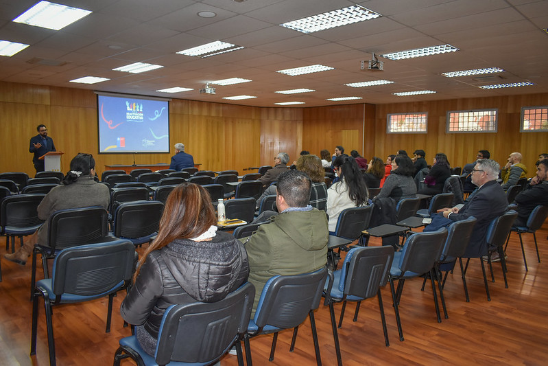 Docente de la Facultad de Educación UCSH participan en conferencia de la Dirección de Educación Pública