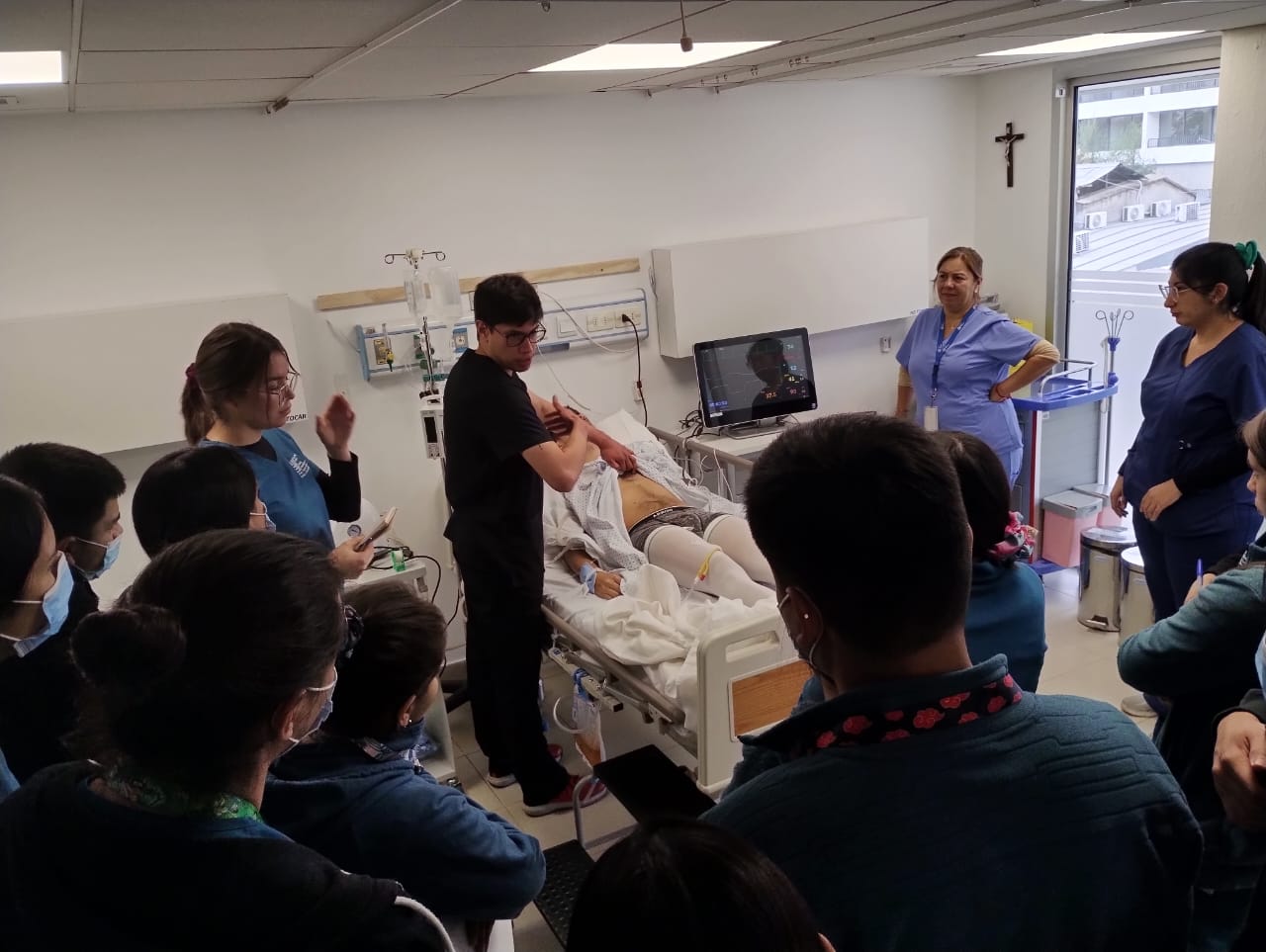 Estudiantes de Kinesiología UCSH participan en taller de habilidades intrahospitalarias