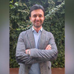 Dr. Ítalo Debernardi Cárcamo, académico de planta ordinaria de la Escuela de Artes y Humanidades de la Facultad de Educación, en casa central UCSH