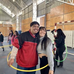 Dos estudiantes de Pedagogía en Educación Diferencial UCSH participan de jornada recreativa realizada en gimnasio campus Lo Cañas