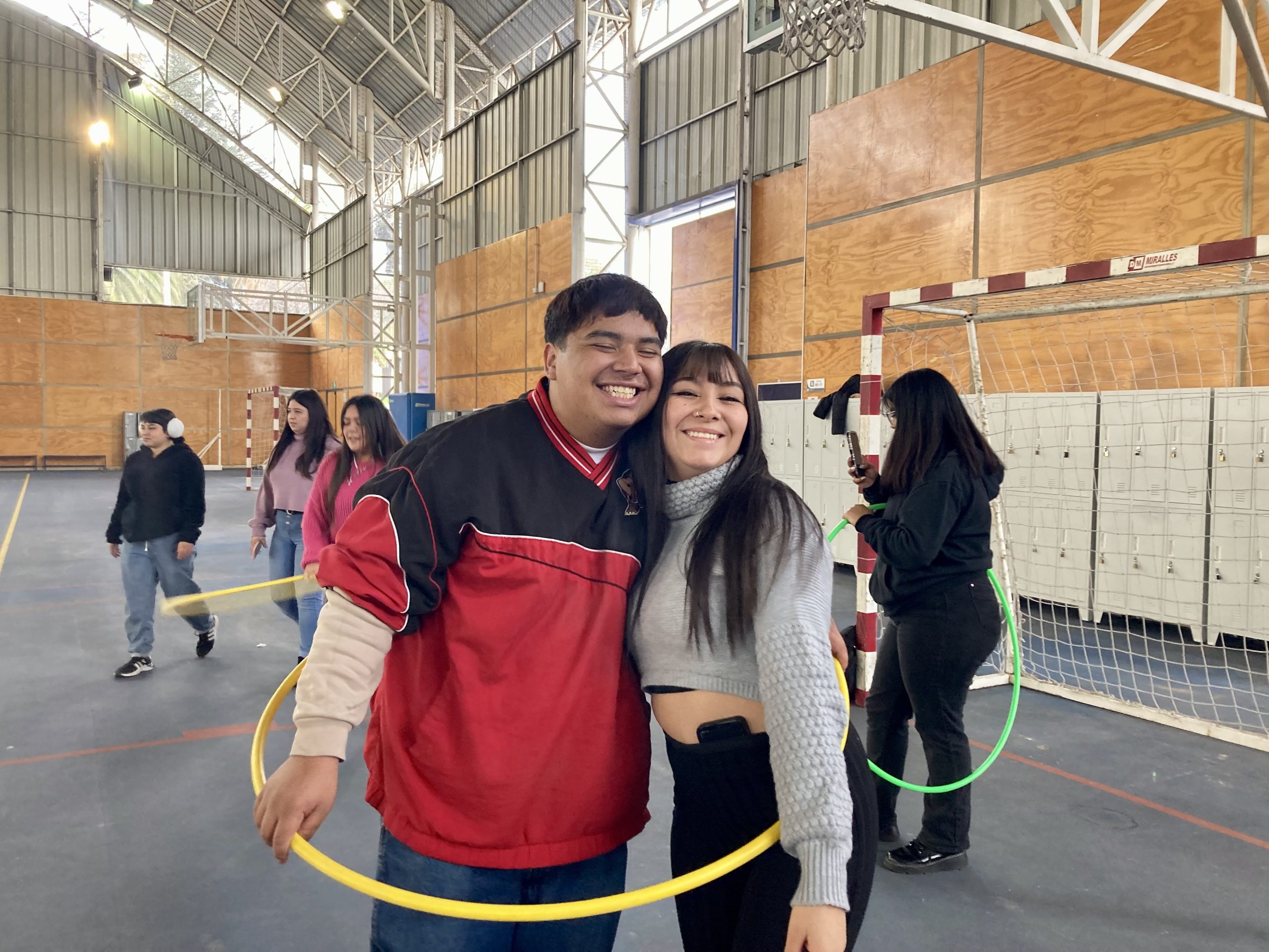 Dos estudiantes de Pedagogía en Educación Diferencial UCSH participan de jornada recreativa realizada en gimnasio campus Lo Cañas