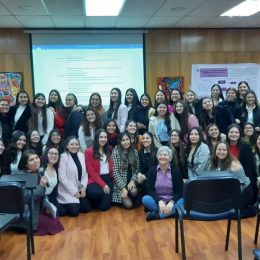 Proyectos de Investigación: grupo de estudiantes que presentaron sus proyectos de investigación