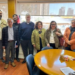 Bienvenida a los docentes Facultad de Educación autoridades reciben al Doctor en Filosofía Cristóbal Vallejos Fabres y a la Doctoranda en Lingüística Arantza Amaia Irizar