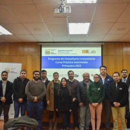 Prácticas Intermedias. Estudiantes y socios comunitarios reunidos en ceremonia de inicio