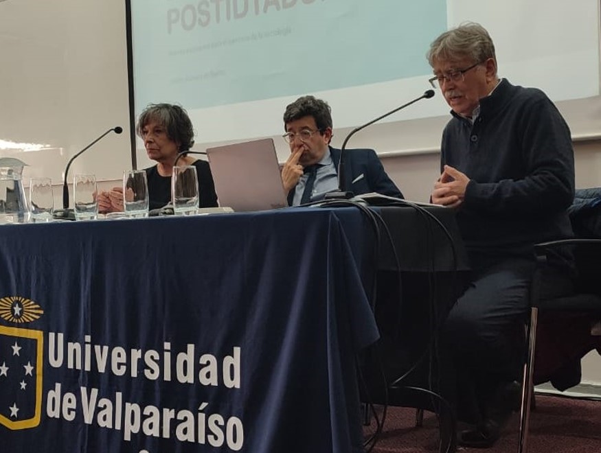 Sociología chilena, Panel de expositores: Dra. María Emilia Tijoux, de la Universidad de Chile, Dr. Daniel Chernilo, de la Universidad Adolfo Ibáñez y Dr. Justino Gómez de Benito de la UCSH