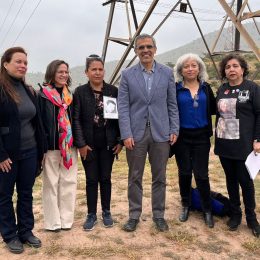 Autoridades en acto conmemorativo en homenaje a las víctimas del ex cuartel 2 en el cerro Chena en San Bernardo.