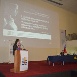 Vicerrectora académica Ximena Canelo expone en II seminario de inteligencia artificial "Mujeres a la Vanguardia de la IA en la Educación".