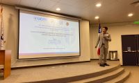 Académico UCSH durante su exposición