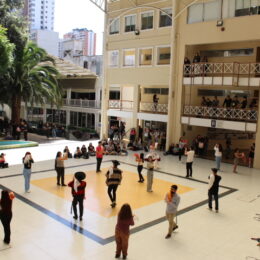 Presentación talleres DAE segundo semestre 2023 Universidad Católica Silva Henríquez patio casa central